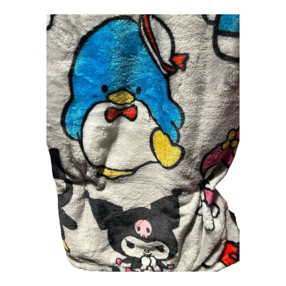 Hello Kitty & Friends Gray Plush Throw Blanket 60x70 Japanese Cartoons Soft NEW - Picture 2 of 5
